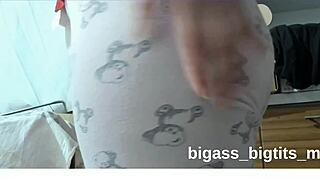 bbw milf fingers fat pussy through pajama cameltoe closeup