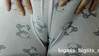 I rub my cameltoe