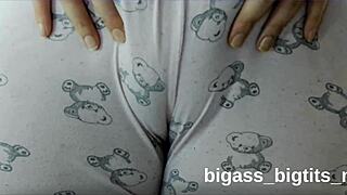 I rub my cameltoe