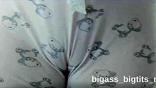 I rub my cameltoe