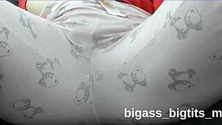 Masturbate w th pajamas