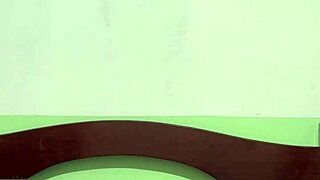 novinha casada LEFT THE HUSBAND and went to the bedroom to fuck with the friend