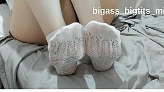 Wh te socks sock fetish soles w th socks feet foot fetish