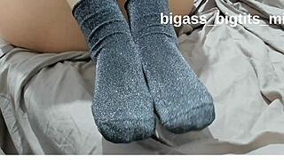 socks and feet fetish for milf