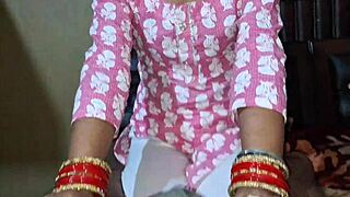 Hot bhabhi needs cock for wet pussy