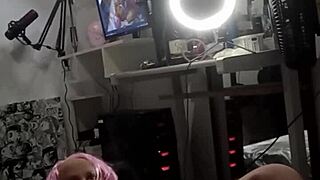 Masturbating the young pussy with sex toy
