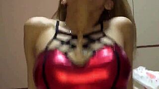 chica joven latina pierde su virginidad con polla grande