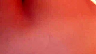 pillo a mi vecino masturbandose solo y lo ayude mamando su verga