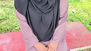 Sexy bhabhi home alone fingering herself