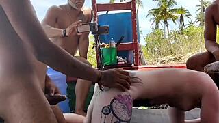 meu marido deixou seus amigos nos fuder agente de todos os geito no mar