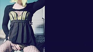 i’m willowyours goth femboy babe here to play