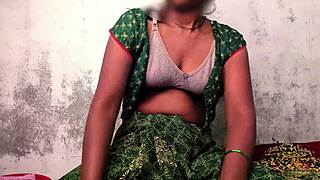 Indian desi village women rubbing pussy
