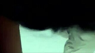 morena novinha 18 anos dando na frente do marido corno amador cuckold parte 1