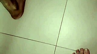 casada puta fode com o melhor amigo pauzudo do marido na frente do corno