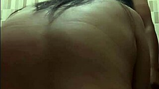 ibu tiri mengajak ku mesum saat orang sepi