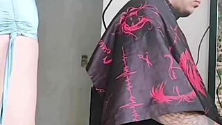 visite a la chica que me corta el cabello y tenia un vestido ajustado