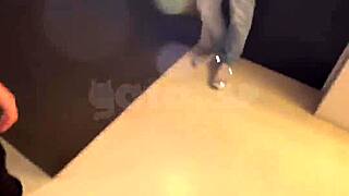 Escapei no meio da festa com os solteiros para dar gostoso e me foderam com for�a enquanto o corno espiava tudo
