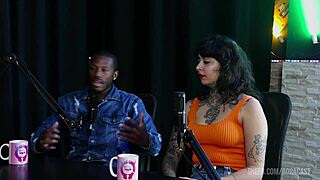 Cítim sa tak odhalená pri sledovaní hyoranovej carvalhovej verejnej kompilácii ručnej práce na priesvitnej červenej