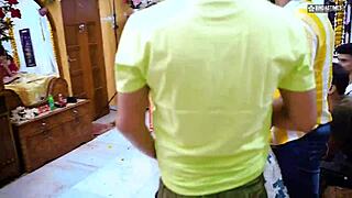 Madrasta desi mostra pra filha os truques de gangbang cru