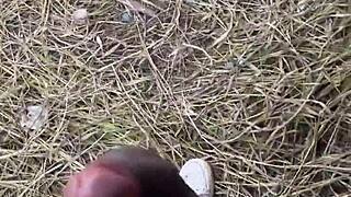 Pot Eng Goulart se konča v divji orgiji na prostem!