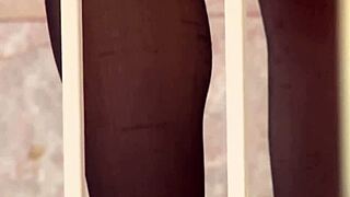 Glam babe nyder dampende solo bad i lingeri 😍