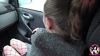 Cítím se tak obrovsky, když análně šukám tu bombovou brunetku milf hardcore