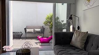 زوجة الأب الخائنة تتقن اليوغا الشرجية في الفصل 4 - Savannah Watson