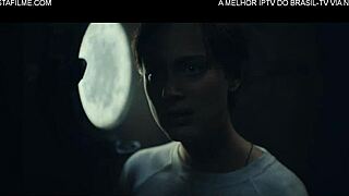 Csábítóan nyalja Ershtvbs szűk hátsó ajtaját retro anal játékban.