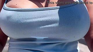 Forestil deg italiensk MILF Artemisia Love ute uten BH med enorme pupper som ertet alle