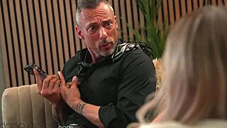 Ja sam Dane Jones, sisaju me dok moja žena priča telefonom varajući sa velikim sisama plavušom Maddy Black