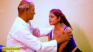 Indiase schoolmeisje erotische seks met oude leraar