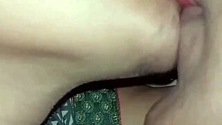 मेरी स्टेप सिस्टर जोश में मेरे लंड को चूसती है फिर गांव में सेक्स करती है