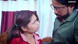 Je suis la salope desi écolière 18+ qui kiffe la grosse bite du prof qui défonce mon trou anal serré gémissements hindi