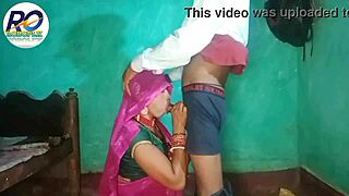 सौतेली माँ और बेटा मार्केट ट्रिप से पहले छुपकर सेक्स हिंदी में