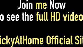 维姬维特在按摩浴缸脱衣振动她的逼