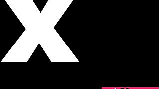 Le plombier rencontre une femme au foyer excitée pour une session de sexe rapide