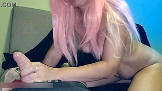 Gozar poderosamente da punheta selvagem dela - Caseiro