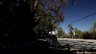 Mijn chique tiener 18+ werd geneukt en gevingerd