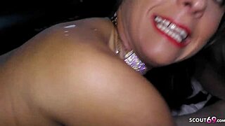 Limo gangbang met Duitse milf met mega tieten! 😍