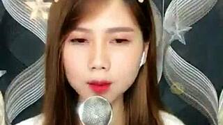 귀여운 한국 여자 업라이브에서 뜨거운 블로우잡 쇼 생방송