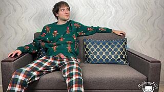 Θετή Αδερφή Γλίστρησε Και Προσγειώθηκε Στο Καυλί Του Θετού Αδερφού Ενώ Έπαιρνε Καραμέλα Από Την Κορύφωσή Της