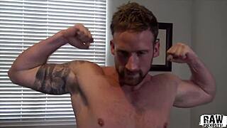 筋肉スタッドのローガン・カーターが一人でオナニーする理由は？