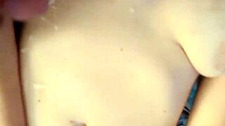 Danielle Royがオモチャで遊ぶ間、Cody Royがオナニーしてイく