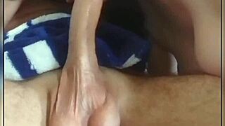 Madrastra chupa pauzão colombiano do enteado