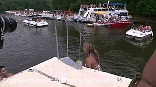 Geile studentes stripten naakt bij Lake of the Ozarks