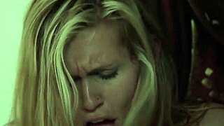 Karvainen CUNT lesbopari menee villiksi MÄRÄSSÄ pikaseksissä