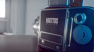 Kamarátky si užívajú parnú zábavu v motelovej kúpeľni so zmyselným olizovaním v sprche