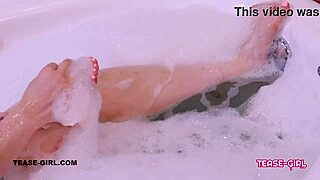 สาวผมน้ำตาลสวยๆ milf ชื่นชอบอาบน้ำเซ็กซี่และเสร็จ