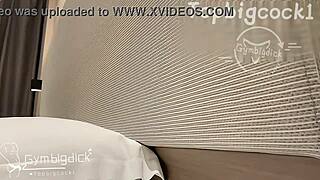 Би парень с большим членом трахает красивого фембоя в жаркой сессии