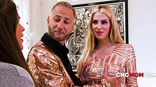 Å mann, jeg ødela beskrivelsen... kamp mellom koner på freeuse-fest med cncmom er vill!